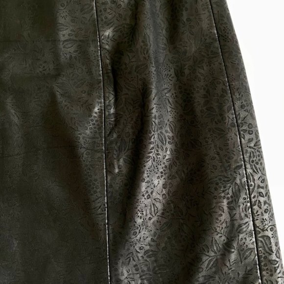 Elegant Black Mini Skirt - Picture 2 of 5